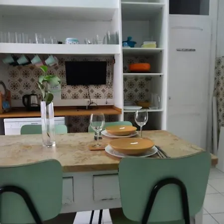 Charming Sunny Terrace / One Bedroom Lägenhet *