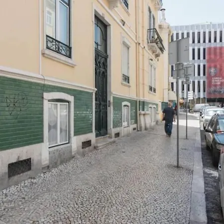 Charming Sunny Terrace / One Bedroom * Lisbon